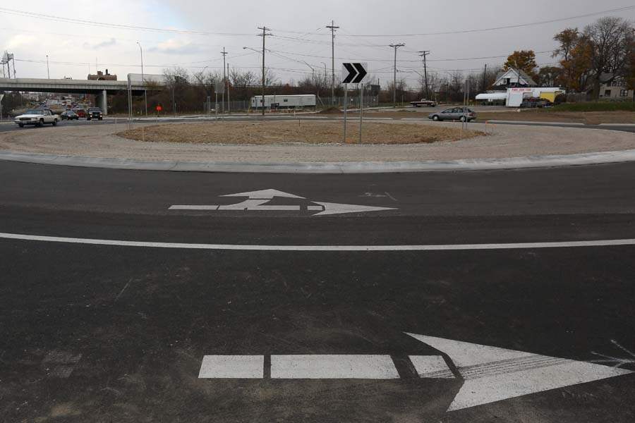 roundabout13p-turn-lane