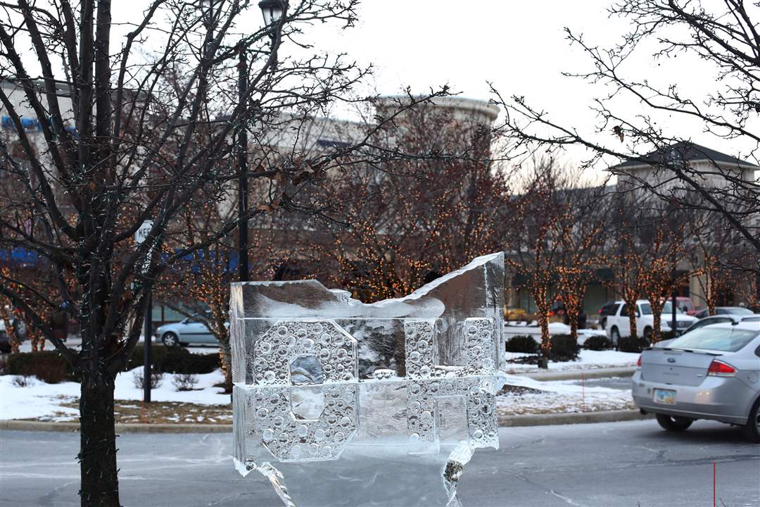 WebPbgWINTERFEST20A-finished-Ohio-ice-sculpture