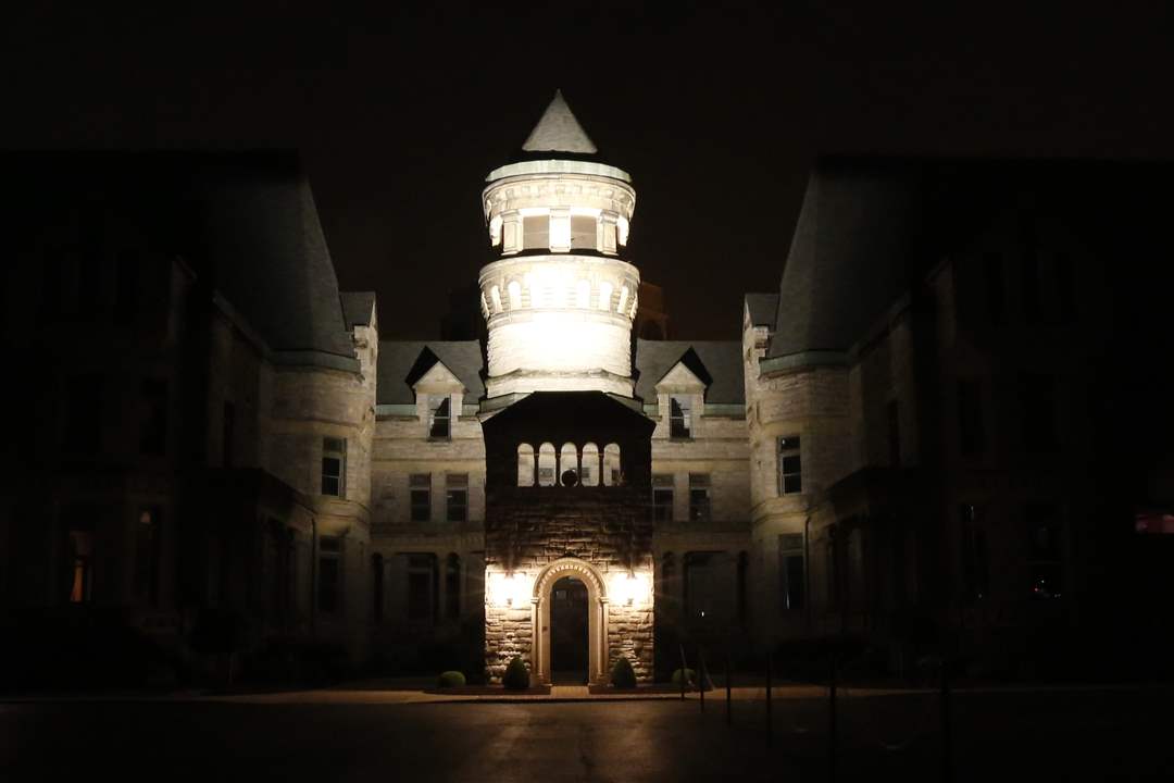 FEA-MANSFIELDGHOSTS-reformatory-exterior-at-night