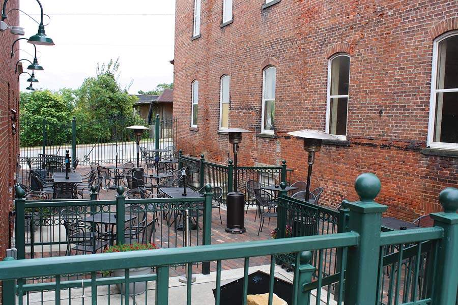 phoenix-brewing-patio