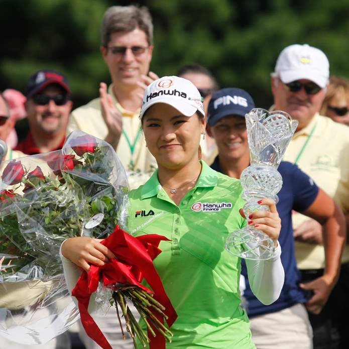 So-Yeon-Ryu-is-awarded