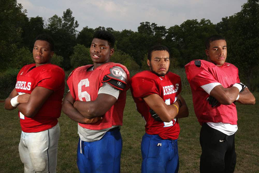 bowsherfb19Junior-Chris-Sudduth-left-and-s